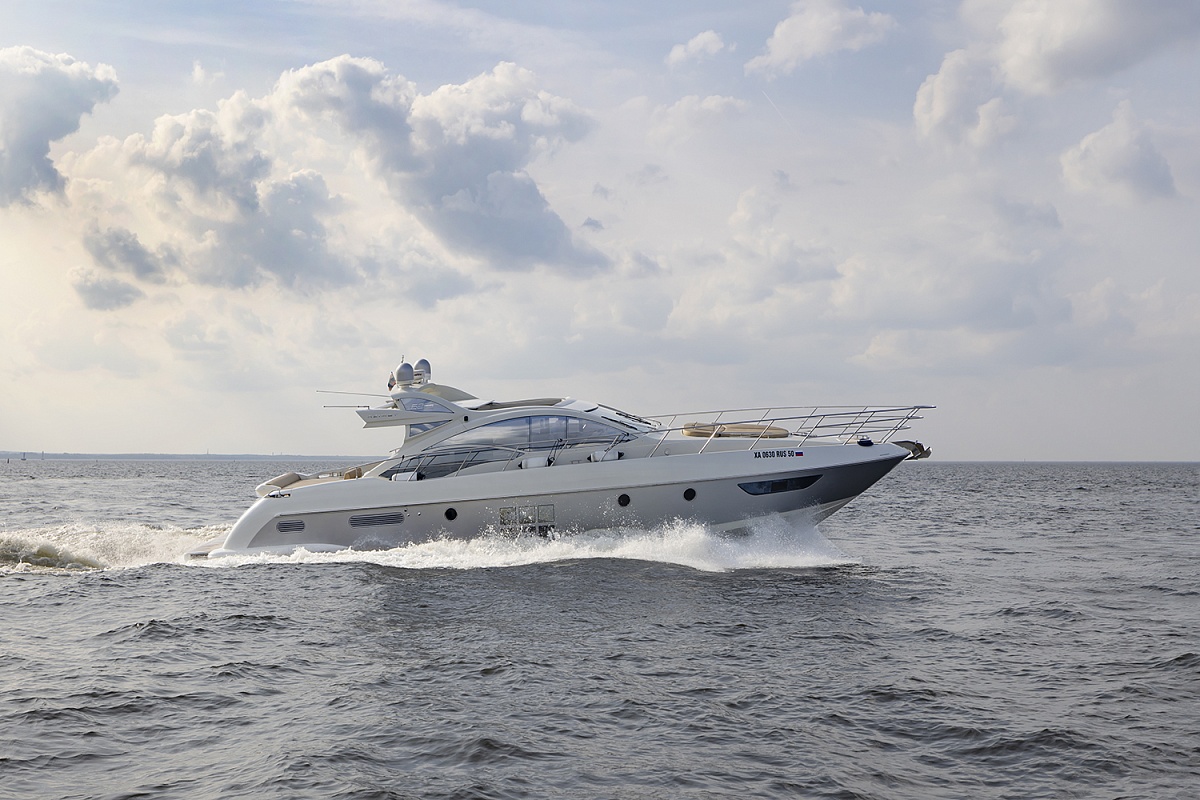 Аренда моторной яхты Azimut 62S в Санкт-Петербурге